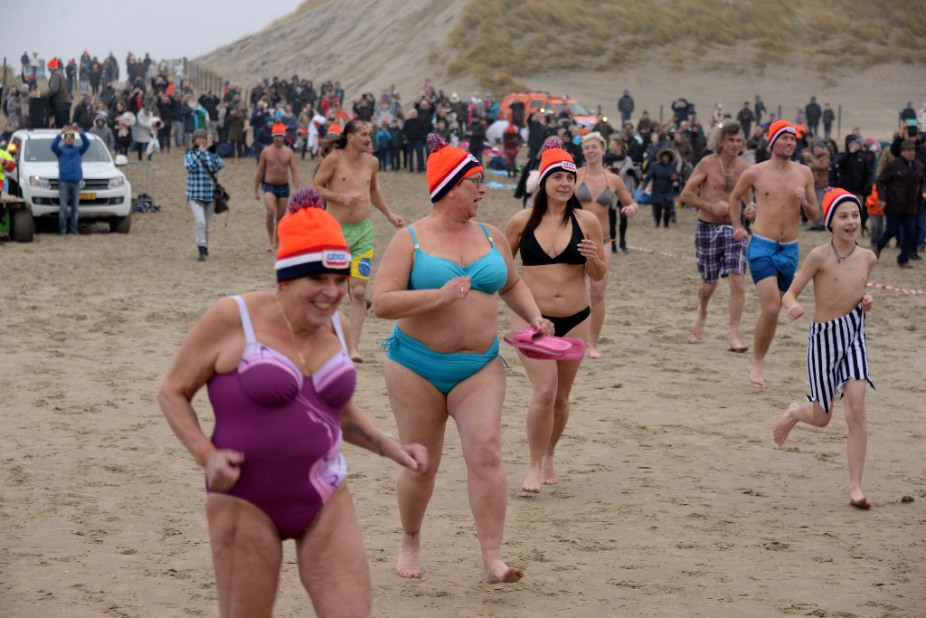 ../Images/Nieuwjaarsduik Nederzandt 2017 053.jpg